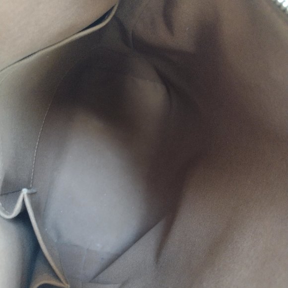 π§‘ Cute Louis Vuitton Lock Itπ§‘ - Picture 3 of 13